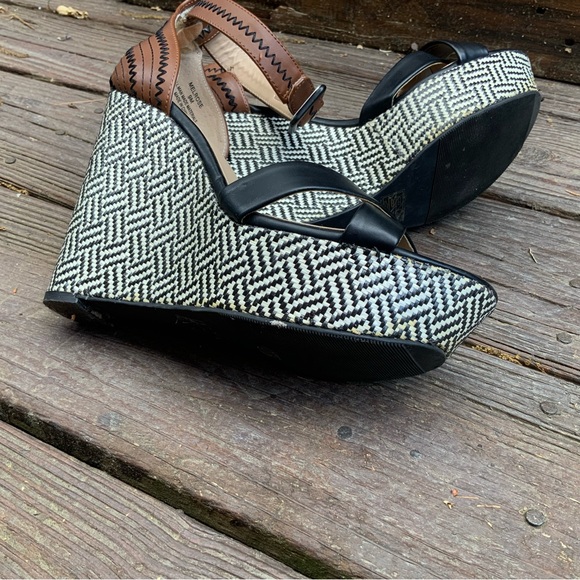 JUST FAB Melrose Black & White Wedge heel w brown ankle strap SZ 9 - Picture 4 of 11
